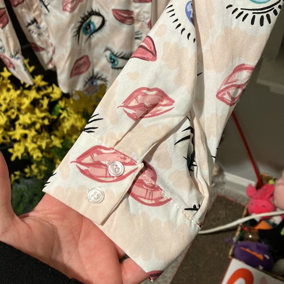 Button Down Blouse-OS! - Picture 7 of 8